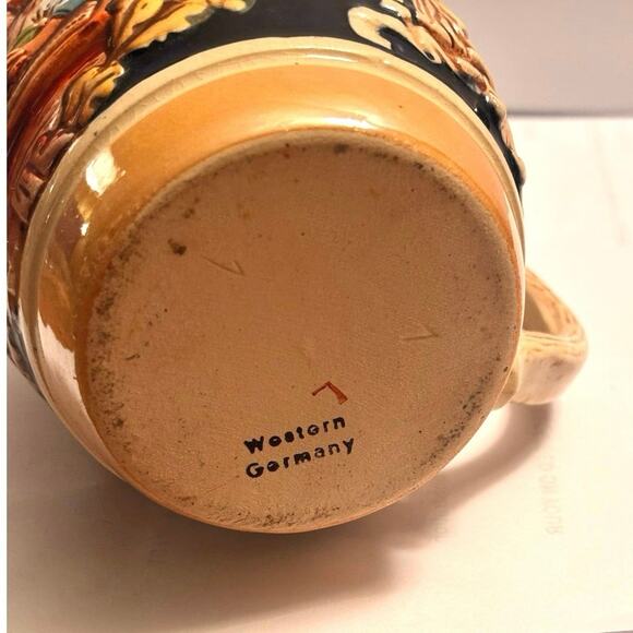 'Berchtesgaden' German Stein with 2" Lid. Hand Painted in Western Germany 5 inch - Picture 11 of 12